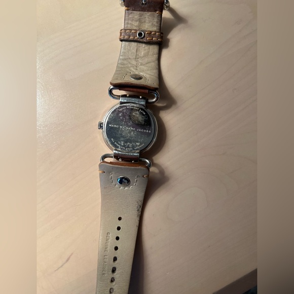 Marc Jacobs Circle Leather Watch - Picture 3 of 3